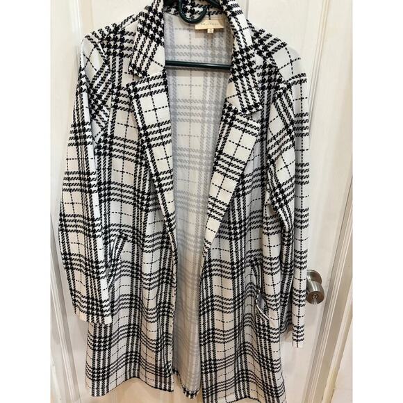 Black and White Blazer Size XL - Picture 3 of 7